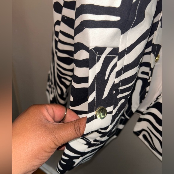 Liz Claiborne Black and White Animal Print Short Trench - Picture 9 of 13